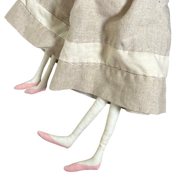 Mother Daughter Doll Set Magnetic Hands New Taupe Dresses - Picture 9 of 11